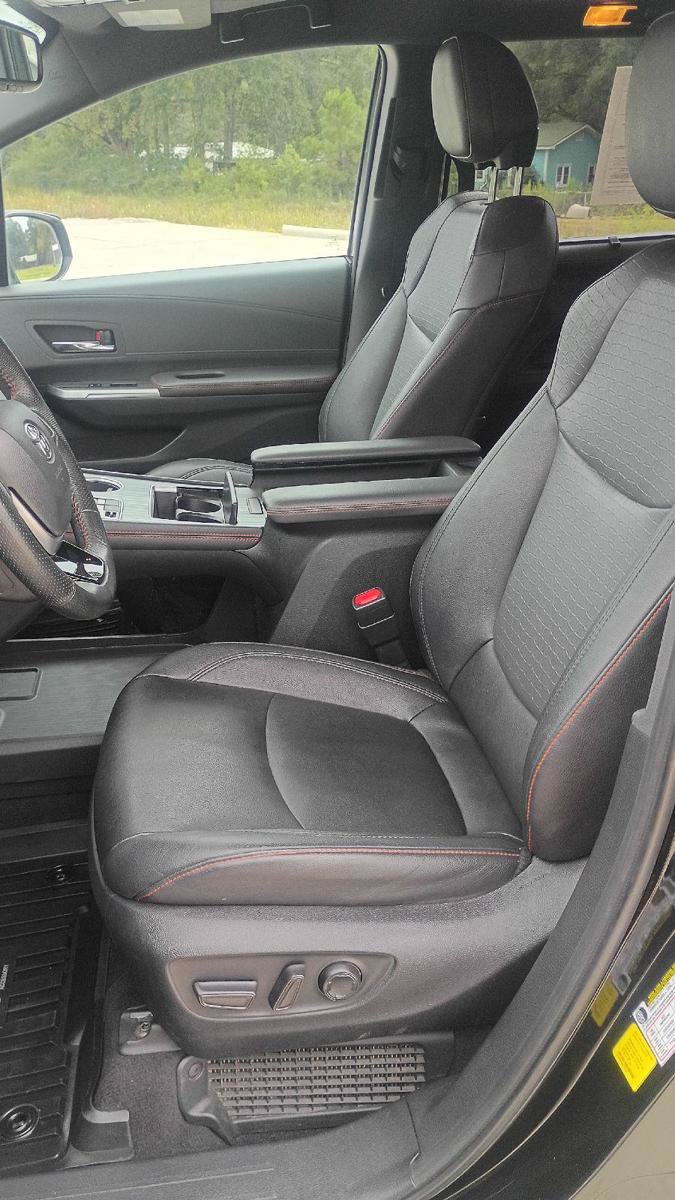 Used 2023 Toyota Sienna XSE FWD image 10