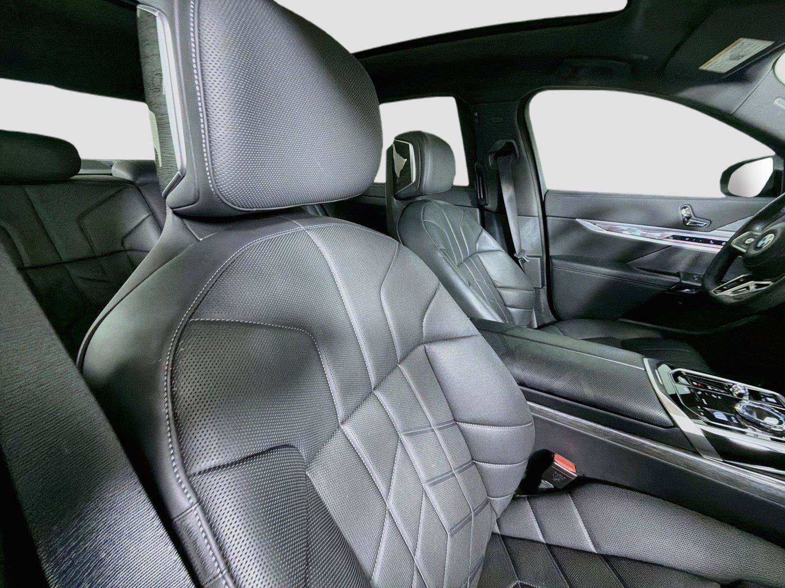 Used 2023 BMW 740i RWD image 29