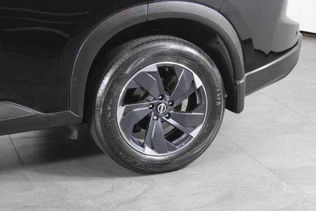 Certified 2024 Nissan Rogue SV FWD image 15