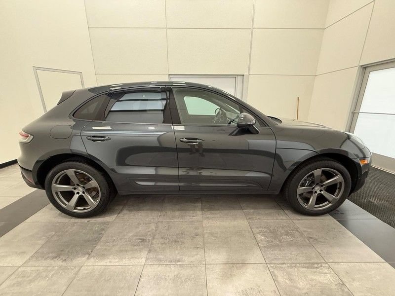 Certified 2025 Porsche Macan AWD/4WD image 9