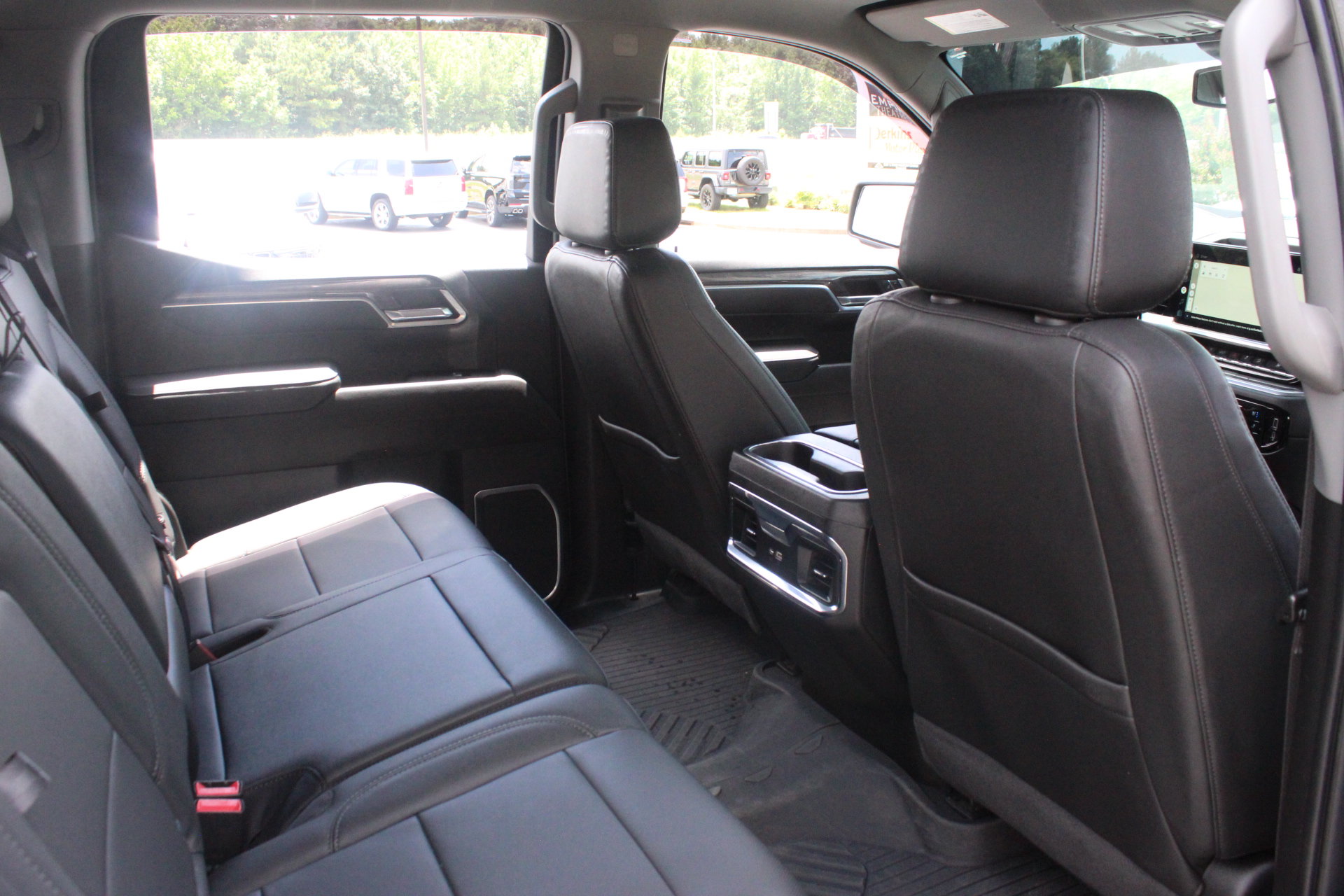 Used 2022 Chevrolet Silverado 1500 LTZ AWD/4WD image 32