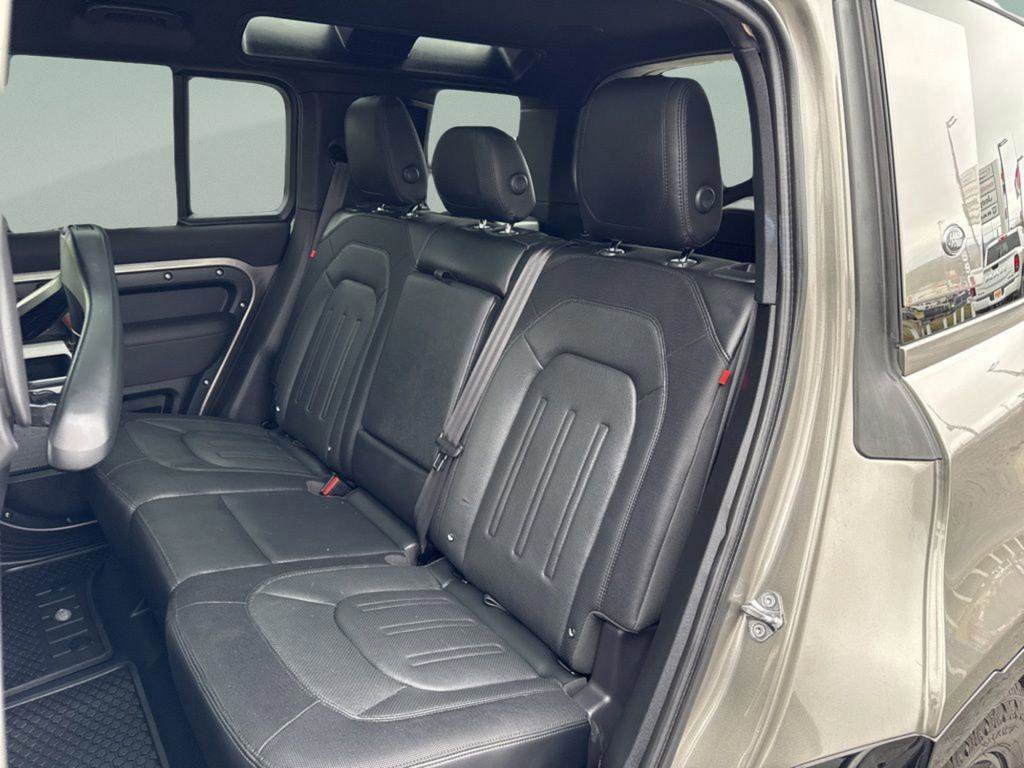 Used 2022 Land Rover Defender 110 X-Dynamic SE AWD/4WD image 12