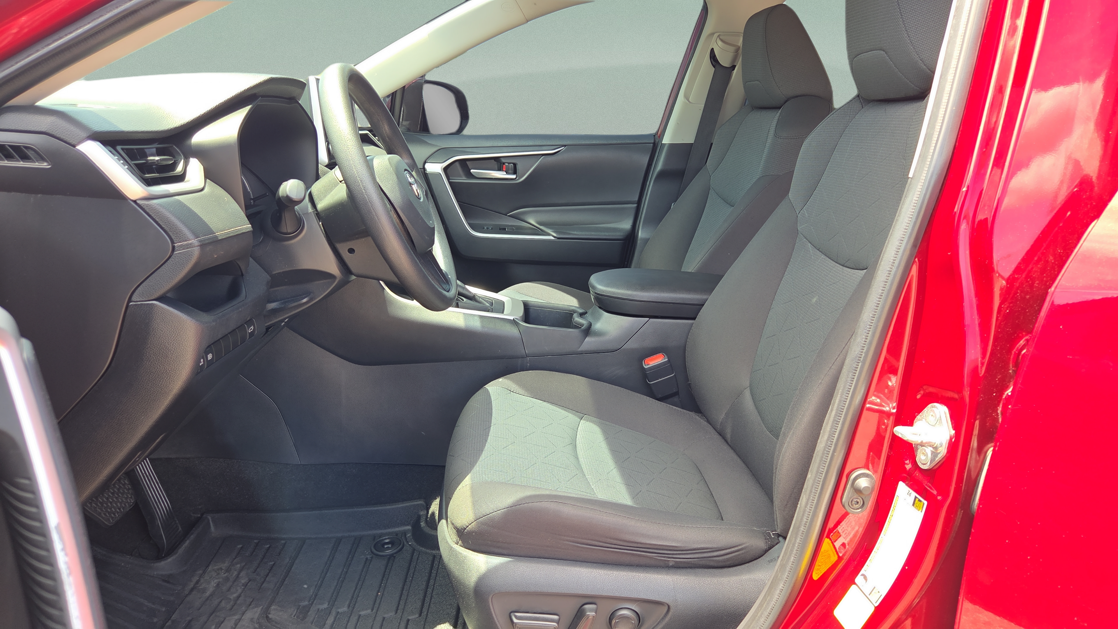 Used 2023 Toyota RAV4 XLE w/ Convenience Package FWD image 10