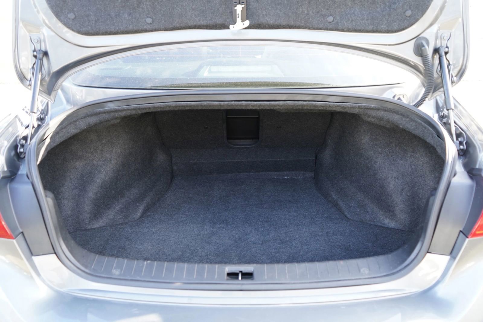 Used 2015 INFINITI Q50 Premium w/ Navigation Package RWD image 27