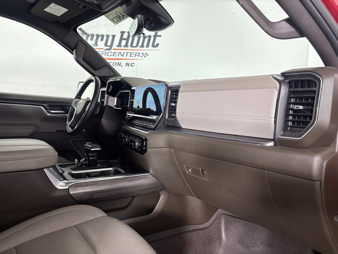 Used 2024 Chevrolet Silverado 1500 LTZ w/ LTZ Premium Package AWD/4WD image 34