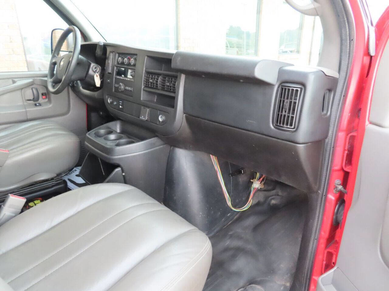 Used 2015 Chevrolet Express 2500 image 23