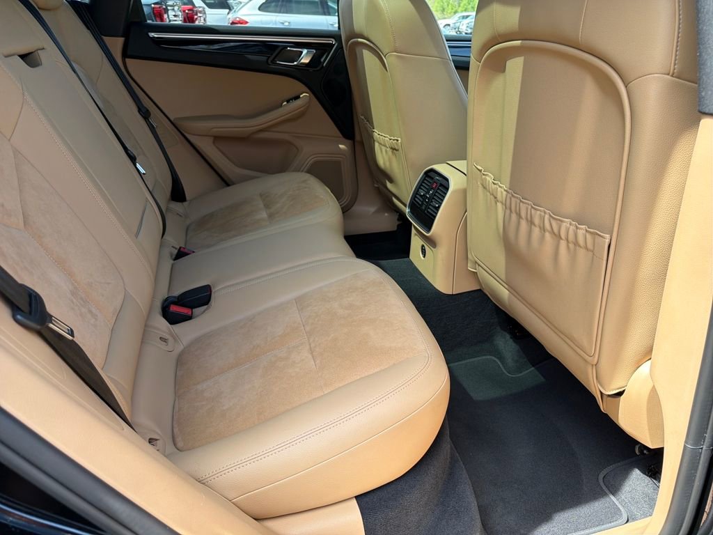 Used 2018 Porsche Macan image 34