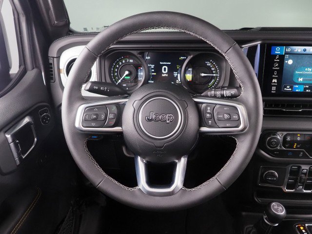 Used 2025 Jeep Wrangler 4xe Sahara w/ Safety Group AWD/4WD image 17