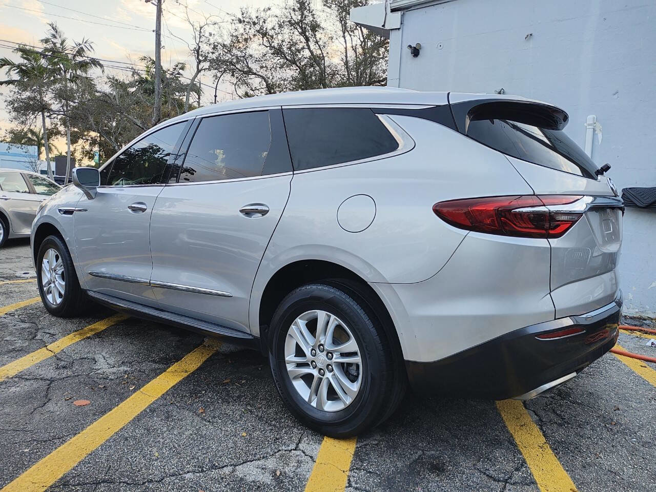 Used 2019 Buick Enclave Premium w/ LPO, Hit The Road Package FWD image 5