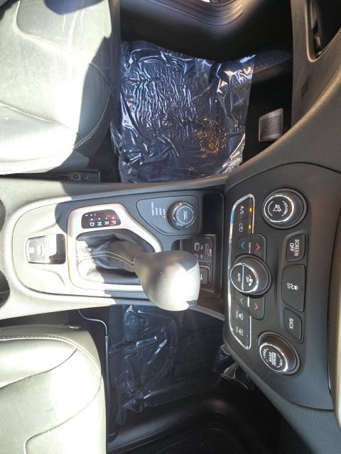 Used 2015 Jeep Cherokee Limited AWD/4WD image 23