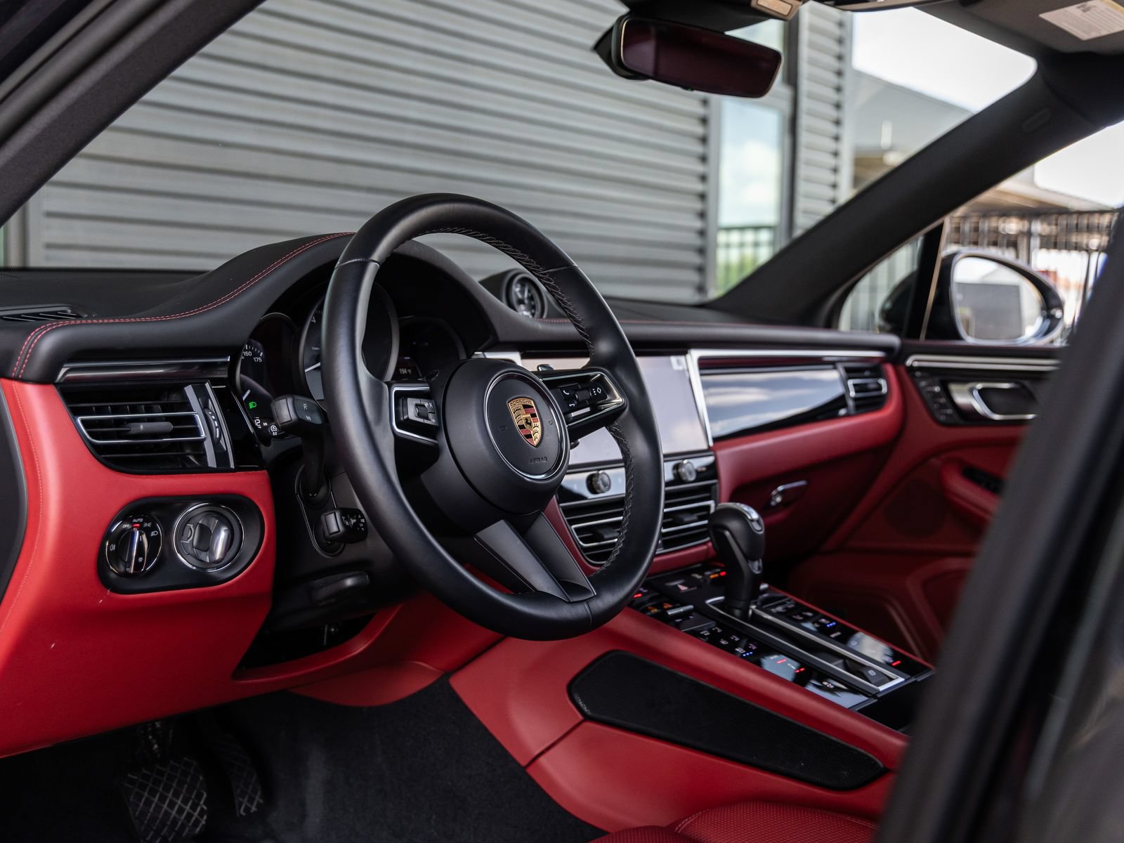 Certified 2024 Porsche Macan S AWD/4WD image 4