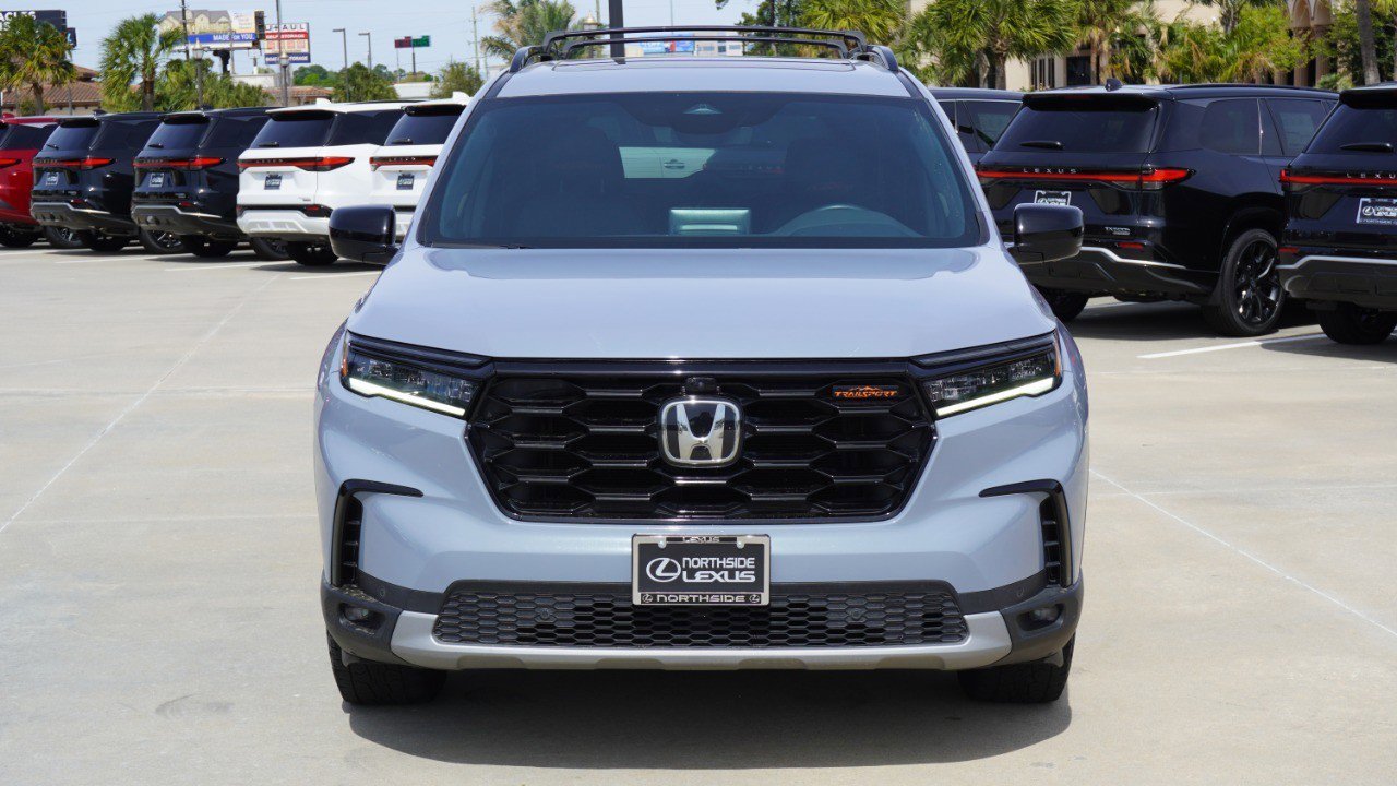 Used 2023 Honda Pilot TrailSport image 2