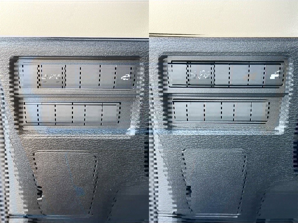 New 2025 Mitsubishi Outlander SE image 10