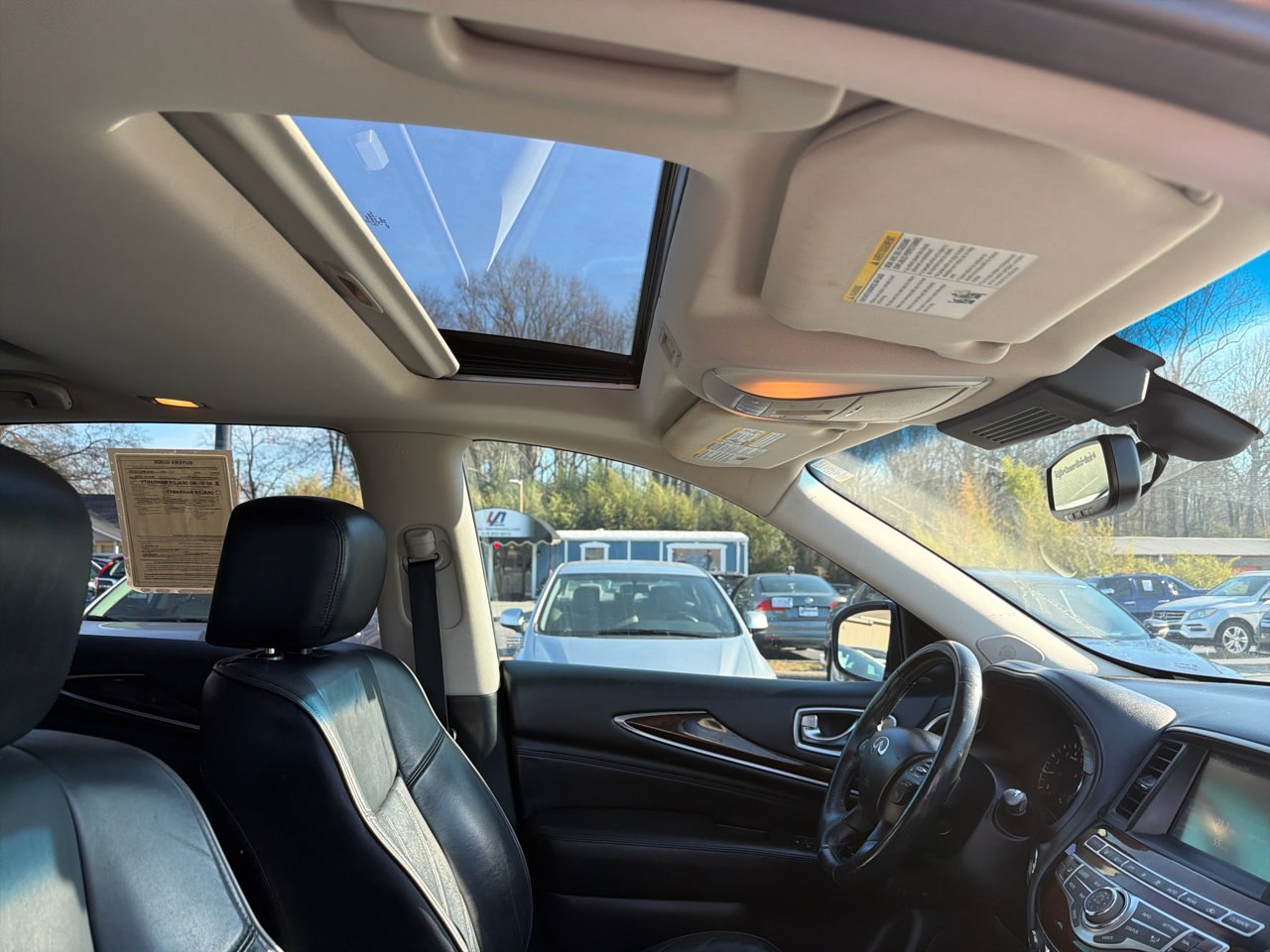 Used 2015 INFINITI QX60 FWD w/ Deluxe Touring Package image 13