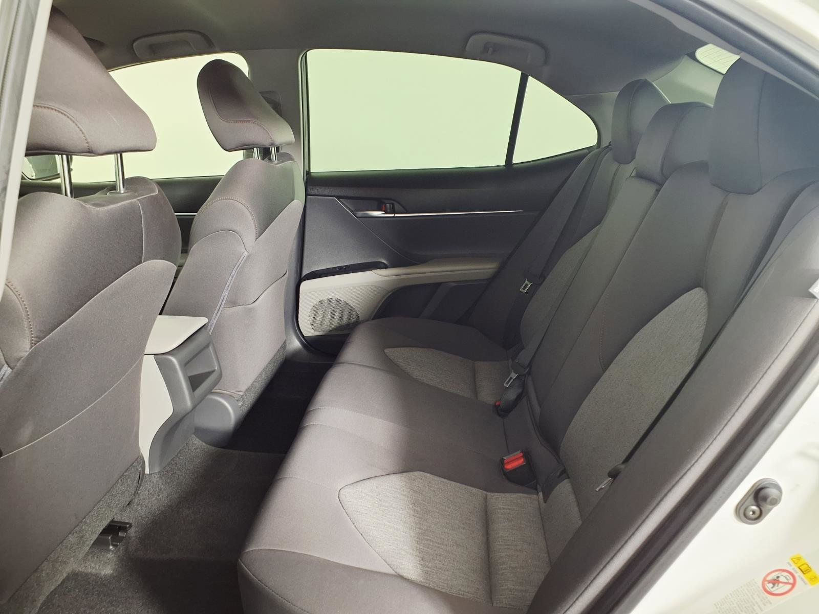 Used 2018 Toyota Camry LE FWD image 13