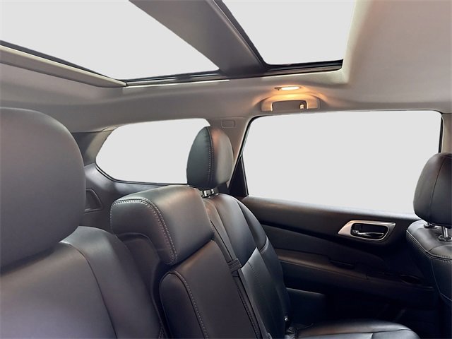 Used 2020 Nissan Pathfinder SL image 32