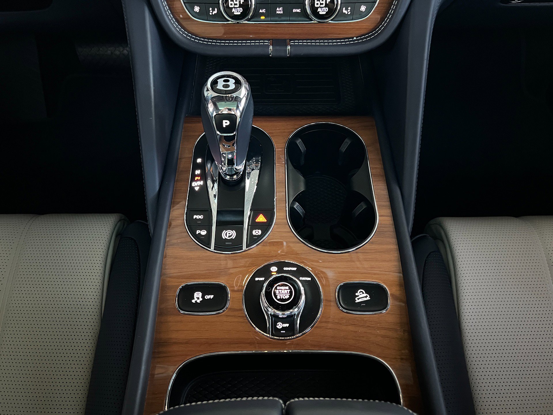 Used 2021 Bentley Bentayga image 41