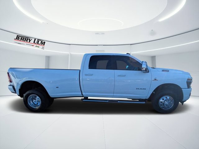 Used 2026 RAM 3500 Laramie AWD/4WD image 2