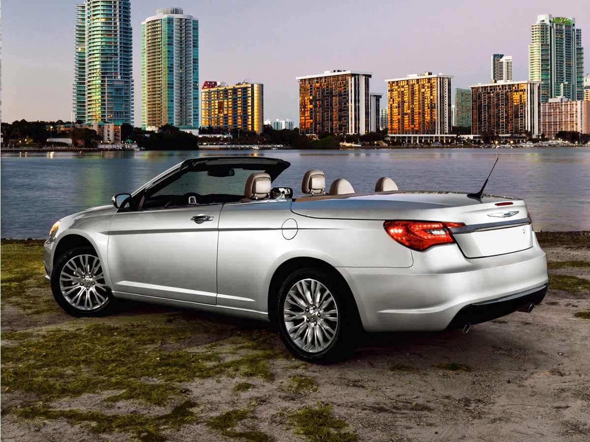 Used 2011 Chrysler 200 Touring FWD image 1
