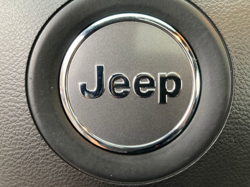 Used 2019 Jeep Grand Cherokee Altitude image 26