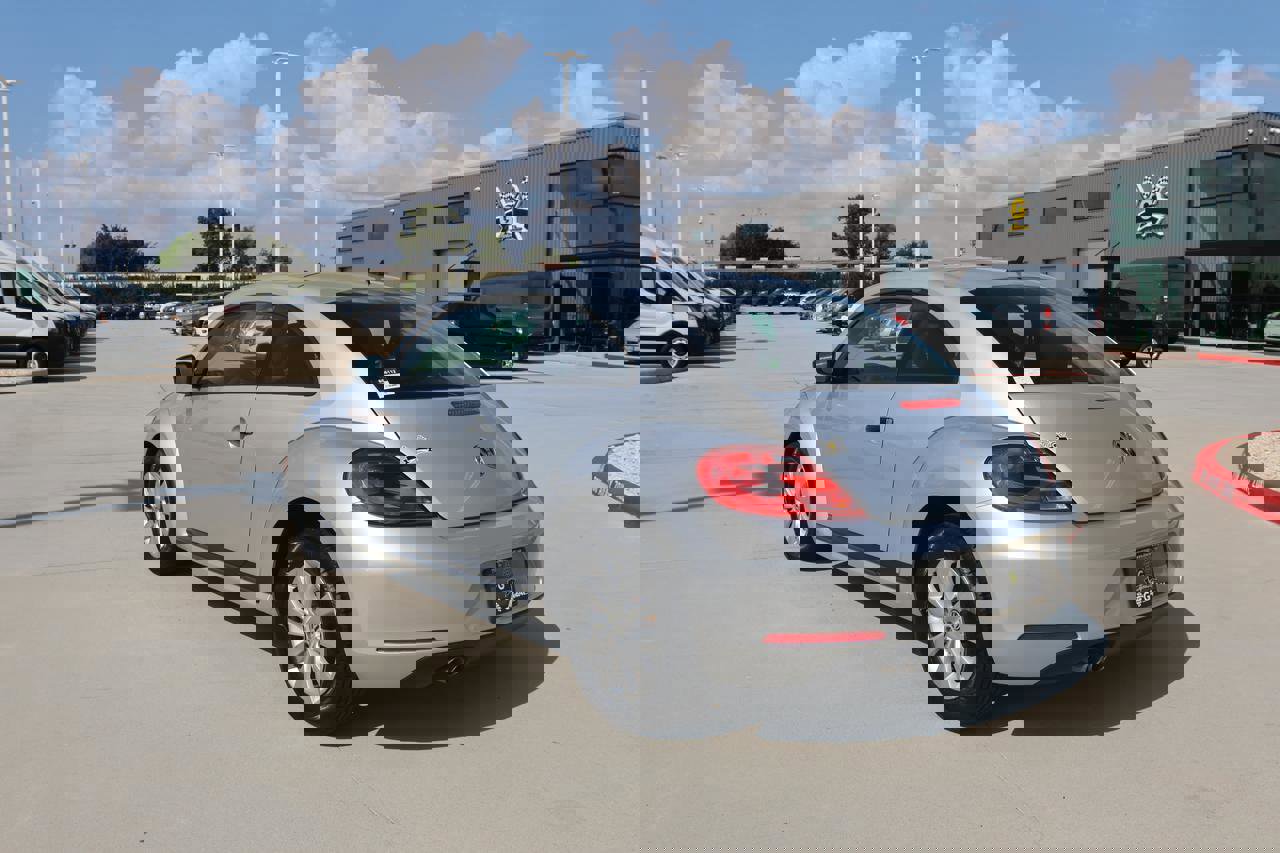 Used 2013 Volkswagen Beetle 2.5 image 3