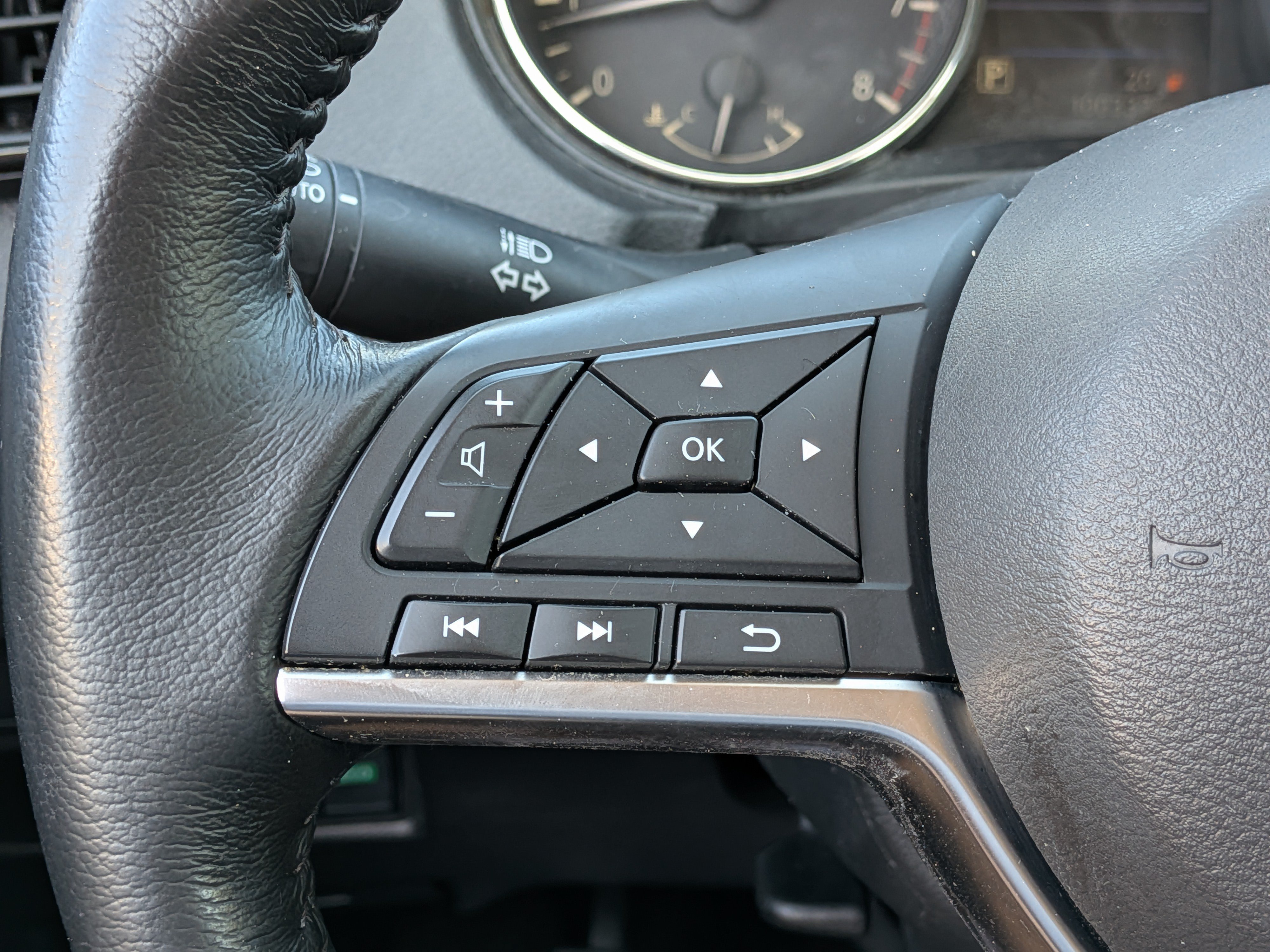 Used 2019 Nissan Rogue SV FWD image 24