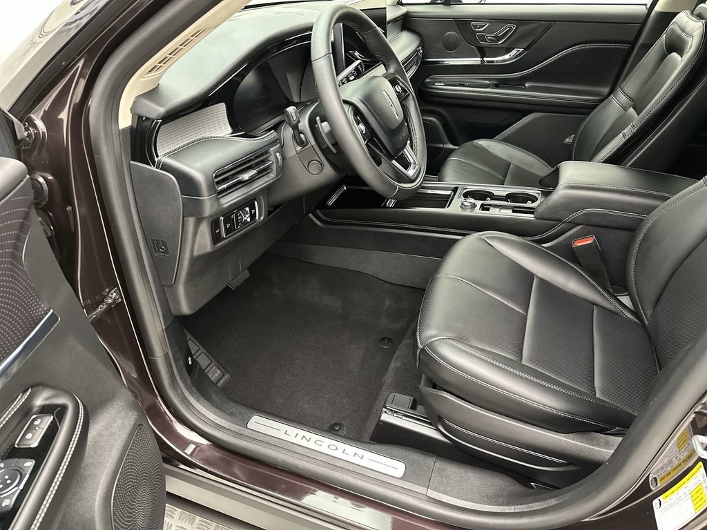 Used 2023 Lincoln Corsair AWD w/ Equipment Group 101A image 11