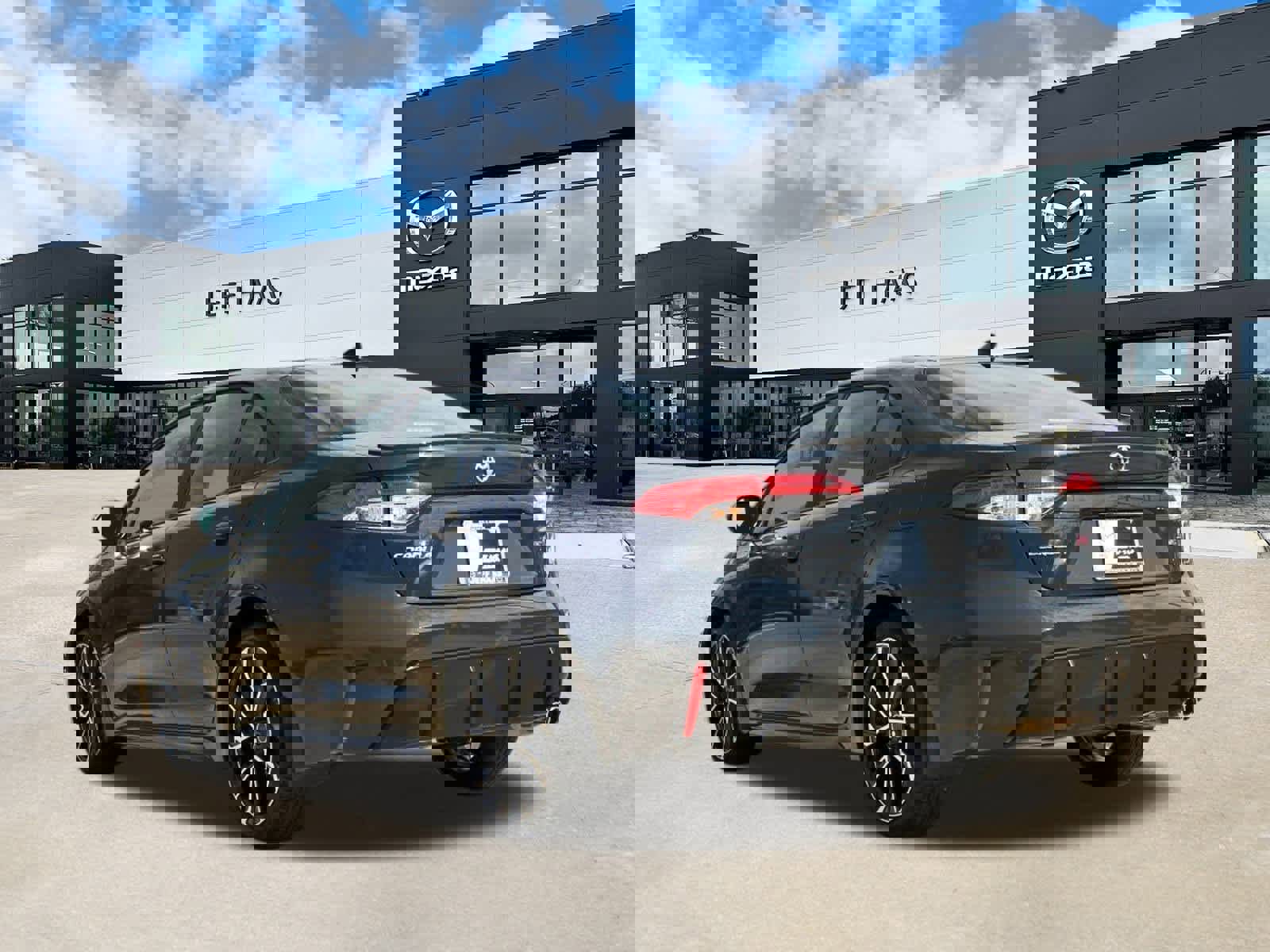 Used 2025 Toyota Corolla SE image 2