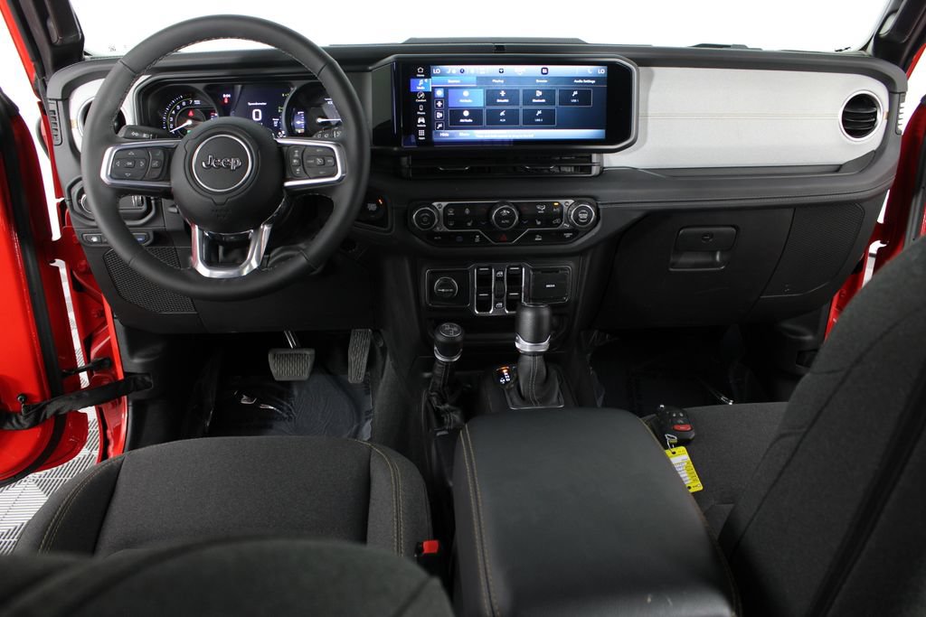 Used 2025 Jeep Wrangler Unlimited Sahara AWD/4WD image 9