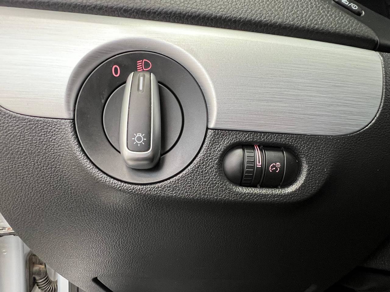 Used 2013 Volkswagen Jetta Hybrid Sedan FWD image 23