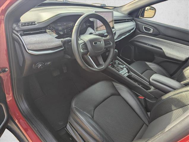 Used 2024 Jeep Compass Latitude image 10