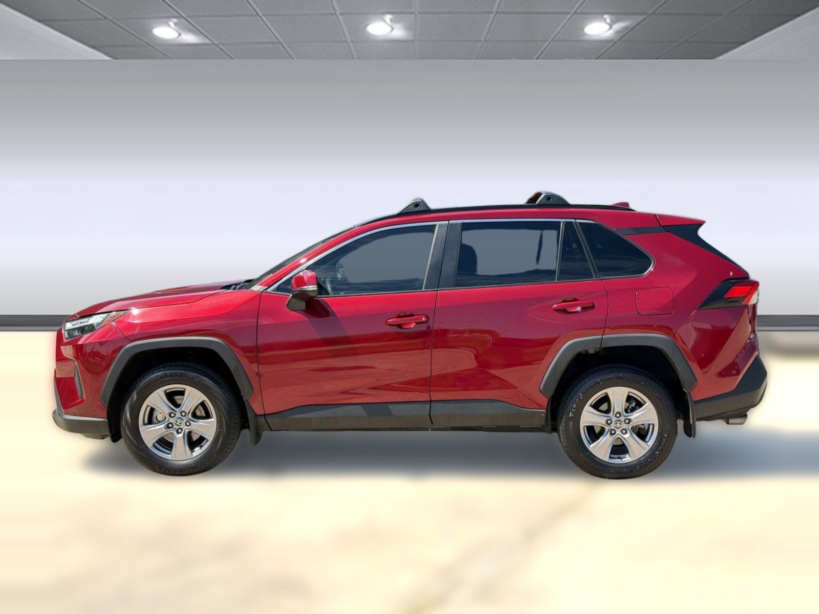 Used 2022 Toyota RAV4 XLE w/ Convenience Package image 2