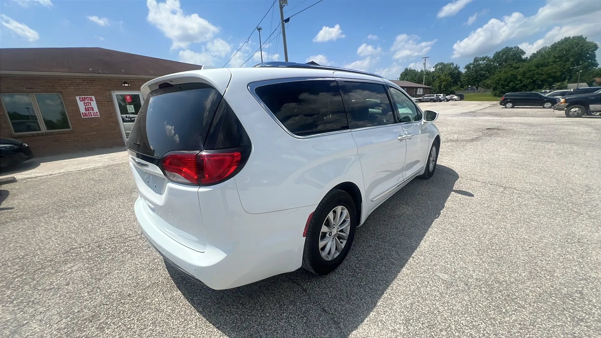 Used 2018 Chrysler Pacifica Touring-L Plus FWD image 6