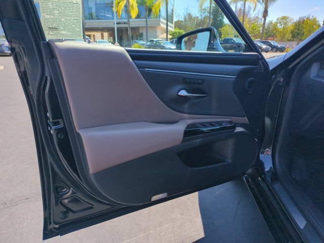 Used 2025 Lexus ES 300h w/ Premium Package FWD image 14