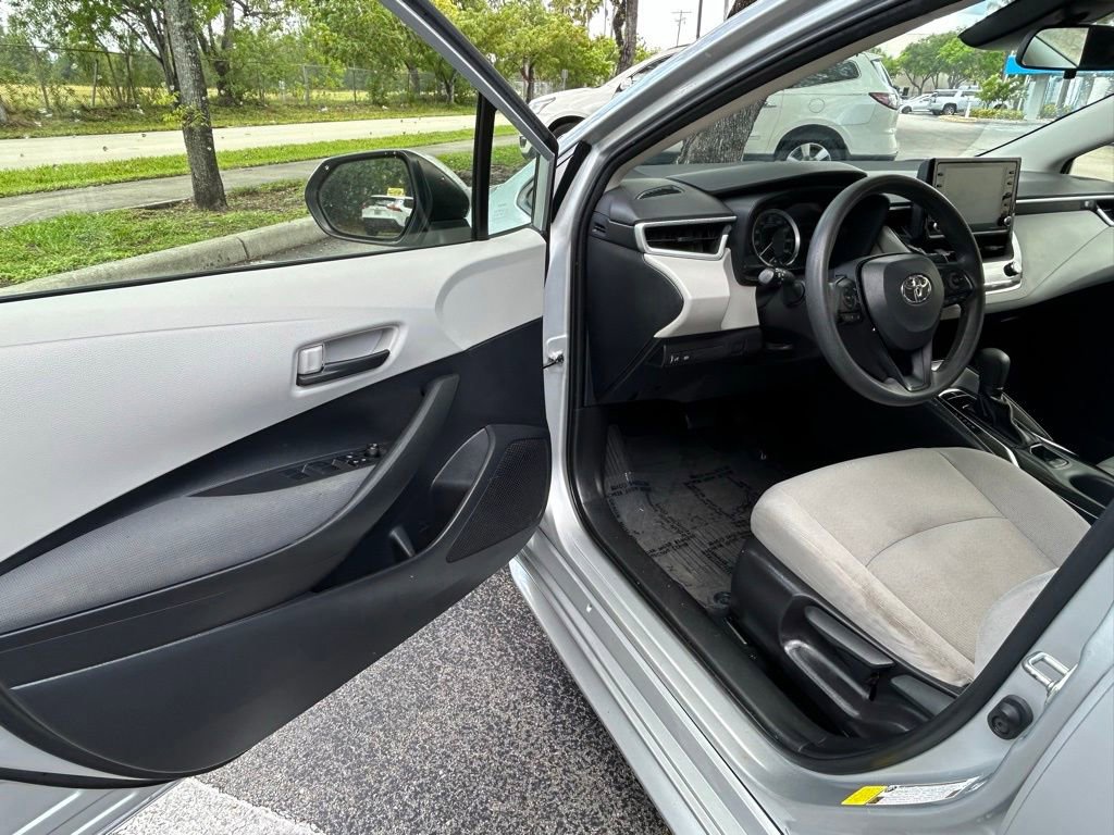 Used 2022 Toyota Corolla LE FWD image 15