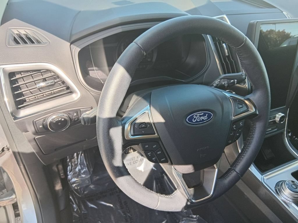 Used 2023 Ford Edge Titanium AWD/4WD image 24
