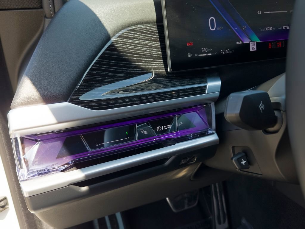 Used 2023 BMW 740i w/ Parking Assistance Package image 16