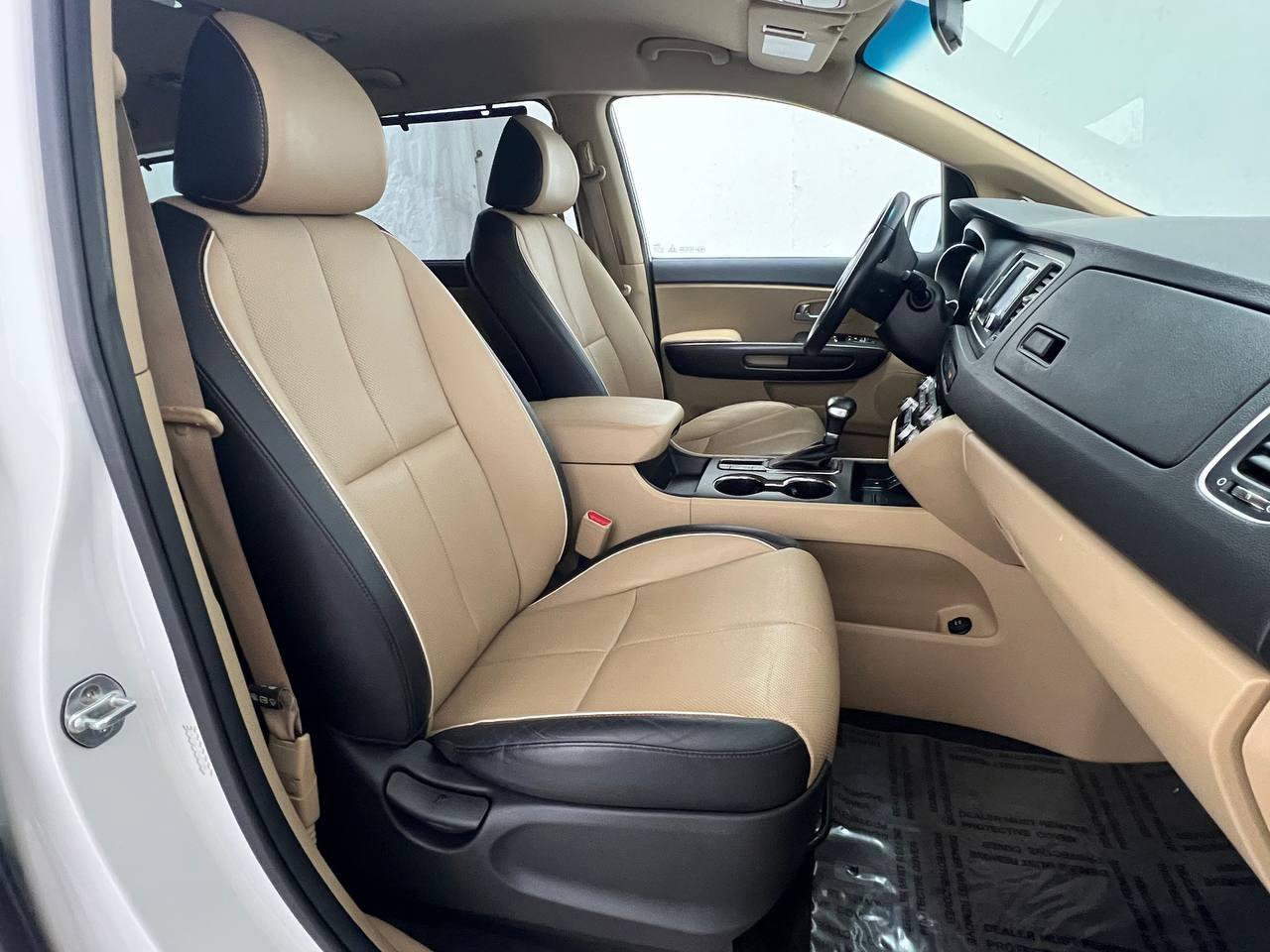 Used 2019 Kia Sedona EX image 12