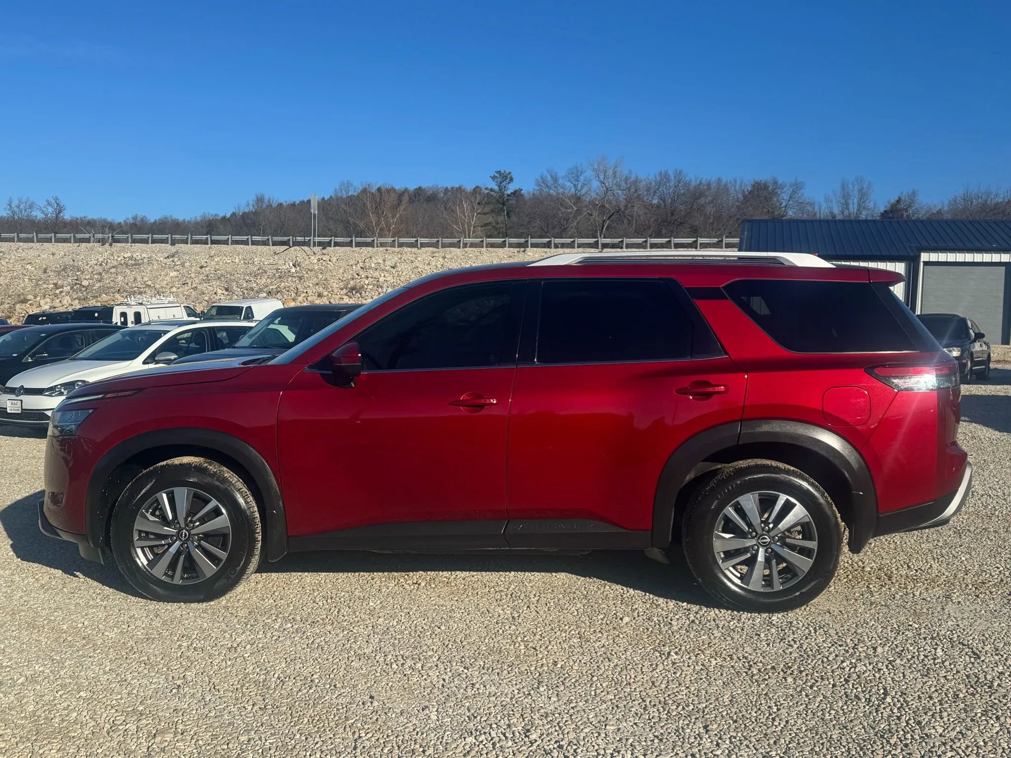 Used 2022 Nissan Pathfinder SL image 2