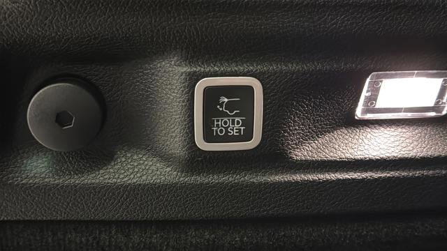 Used 2024 Jeep Grand Cherokee L Overland w/ Luxury Tech Group IV image 33