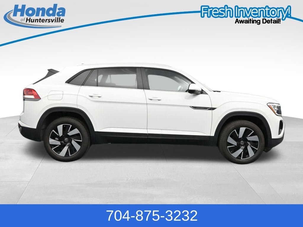 Used 2025 Volkswagen Atlas Cross Sport SE FWD image 9