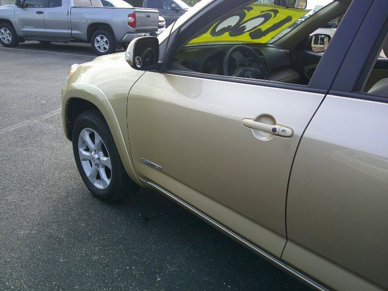Used 2012 Toyota RAV4 Limited w/ Navigation Value Pkg FWD image 9