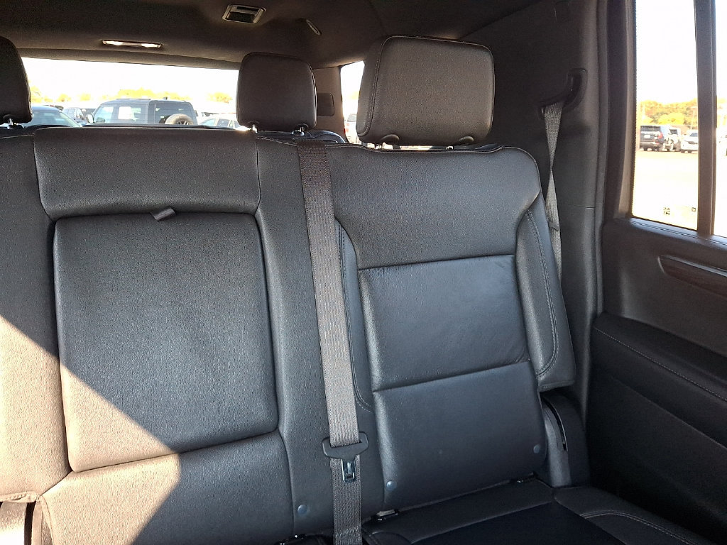 Used 2025 Chevrolet Suburban Z71 AWD/4WD image 21