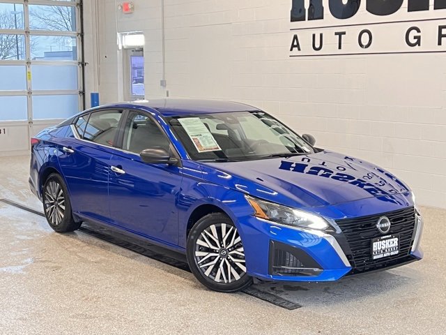 Used 2025 Nissan Altima 2.5 SV image 1