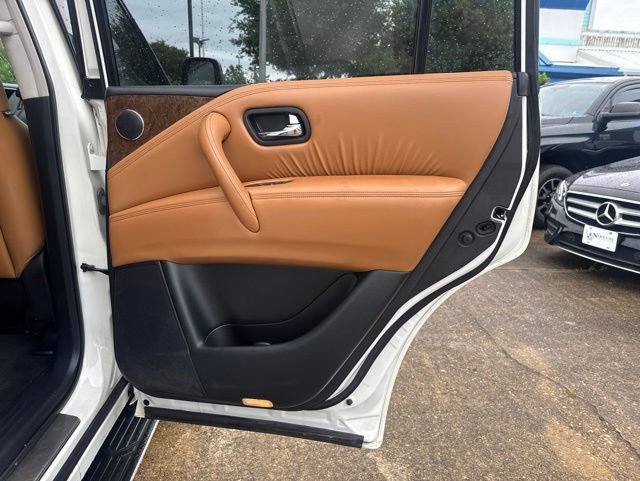 Used 2016 INFINITI QX80 4WD w/ Signature Edition Package image 18