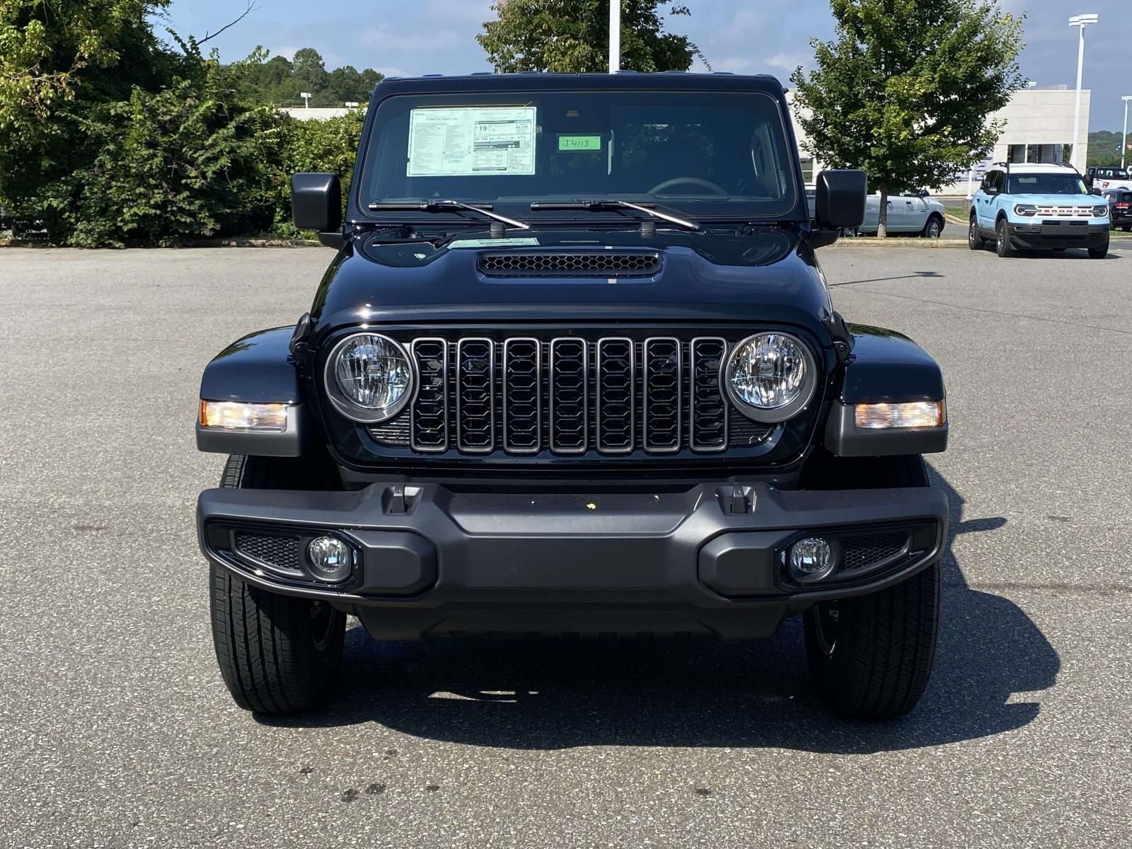New 2025 Jeep Gladiator Sport image 2
