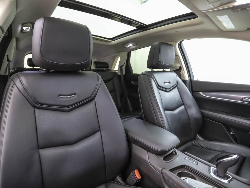 Used 2017 Cadillac XT5 Luxury w/ Driver Awareness Package AWD/4WD image 30