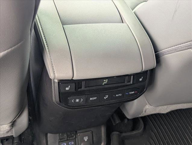 Used 2022 Toyota Highlander Platinum AWD/4WD image 17