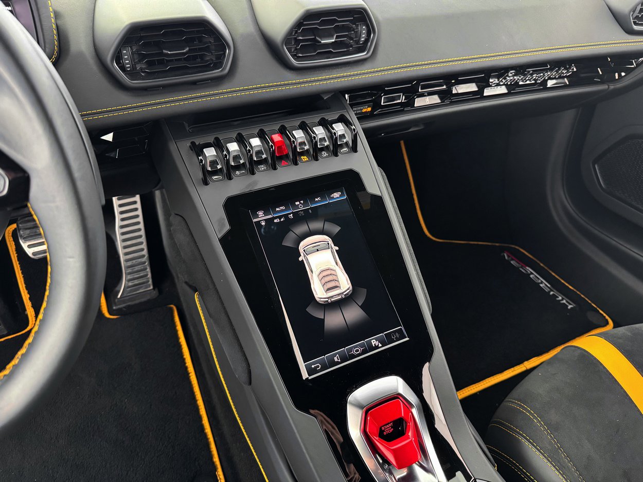 Used 2020 Lamborghini Huracan EVO image 20
