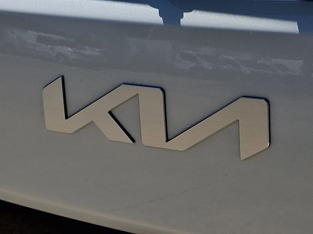 Used 2025 Kia Soul LX w/ LX Technology Package FWD image 30